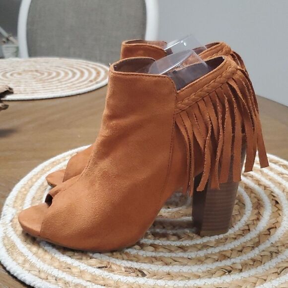 Spirit Moda, Ginny, Women’s peep toe, Suede Tassle Booties, Size 9 - Picture 4 of 9